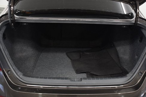Used 2018 Honda Accord Touring image 11
