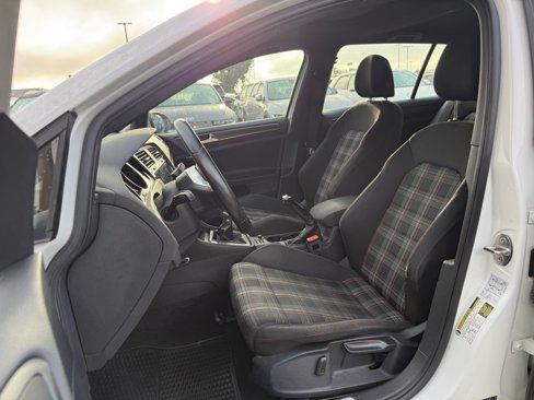 Used 2018 Volkswagen GTI SE image 25