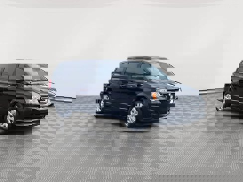 Used 2018 Dodge Grand Caravan SE image 2