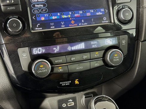 Certified 2020 Nissan Rogue SV image 17