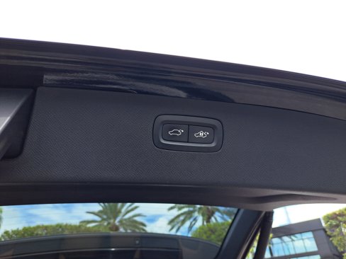 Used 2018 Volvo XC90 T6 Momentum w/ Convenience Package image 6