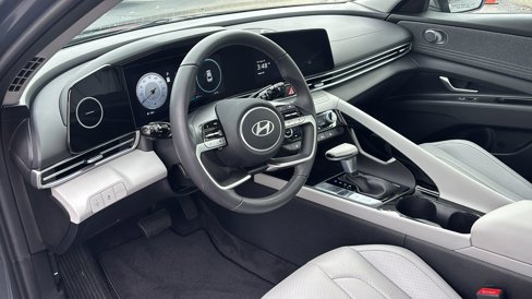 Used 2024 Hyundai Elantra Limited image 25