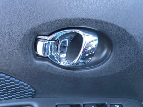 Used 2015 Nissan Versa Note SV image 25