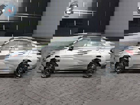 Used 2022 Hyundai Elantra SEL w/ Cargo Package image 2