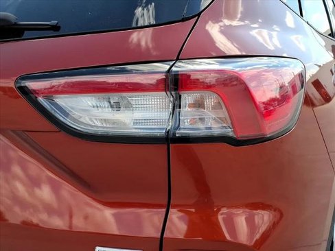 Used 2020 Ford Escape SE image 10