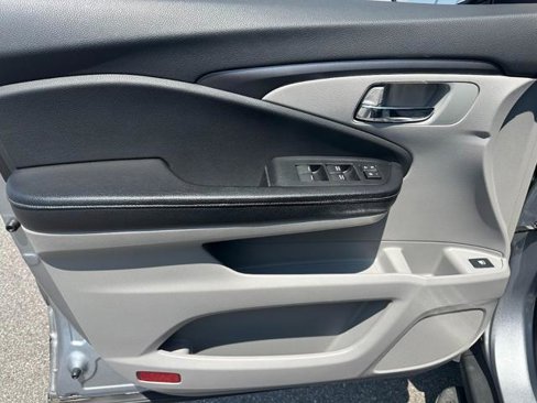 Used 2017 Honda Ridgeline RTL image 9
