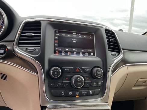 Used 2018 Jeep Grand Cherokee Limited w/ Trailer Tow Group IV image 18