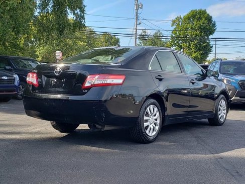 Used 2010 Toyota Camry image 3