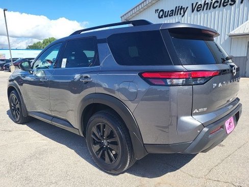 Used 2022 Nissan Pathfinder SV image 11