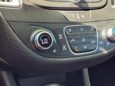Used 2024 Chevrolet Malibu LT image 2