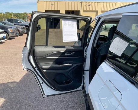 Used 2023 Jeep Grand Cherokee Laredo image 20