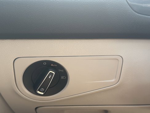 Used 2022 Volkswagen Tiguan SE image 31
