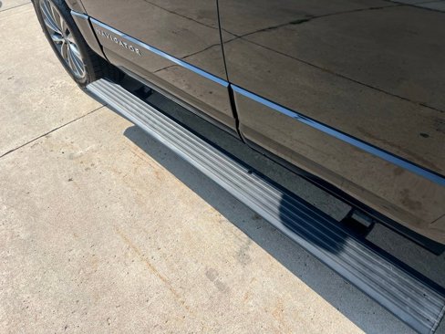 Used 2017 Lincoln Navigator Select image 22