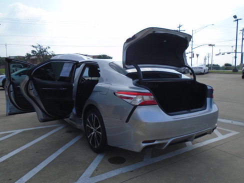 Used 2020 Toyota Camry SE image 24