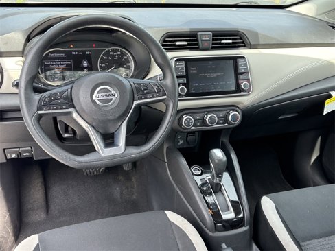 Used 2020 Nissan Versa SV image 3