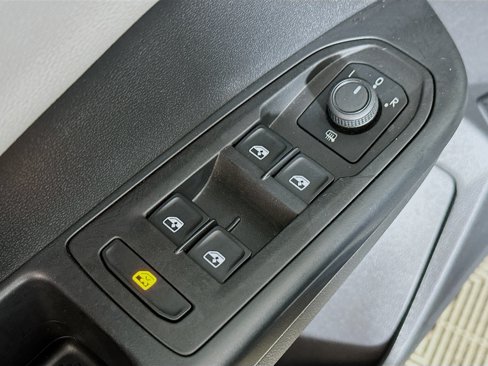 Used 2022 Volkswagen Taos SE image 17