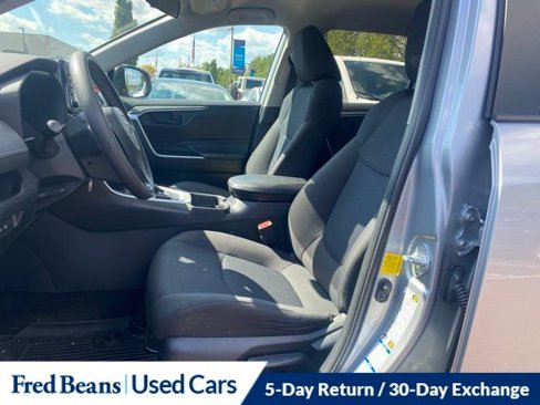 Used 2019 Toyota RAV4 LE image 12