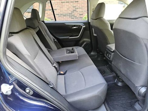 Used 2022 Toyota RAV4 XLE image 29