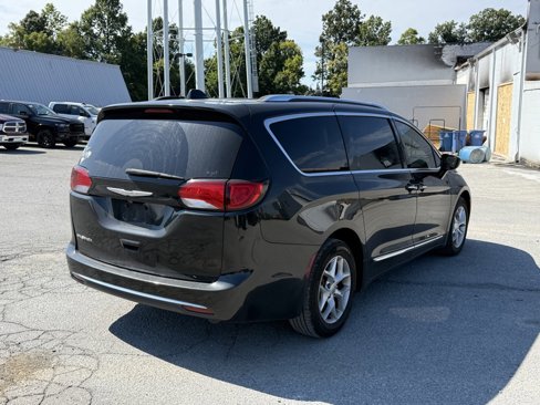 Used 2017 Chrysler Pacifica Touring-L Plus w/ Tire & Wheel Group image 6