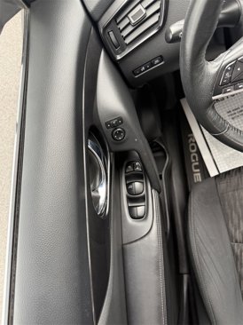 Used 2018 Nissan Rogue SV image 19