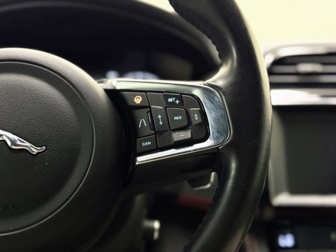 Used 2019 Jaguar F-PACE S image 21