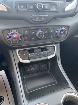 Used 2023 GMC Terrain SLE w/ Driver Convenience Package image 17
