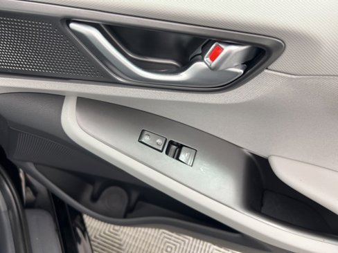 Used 2020 Hyundai Ioniq SEL image 25