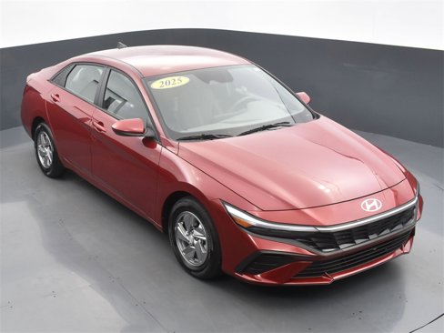 Certified 2025 Hyundai Elantra SE image 13