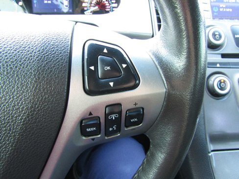 Used 2015 Ford Taurus SEL image 16