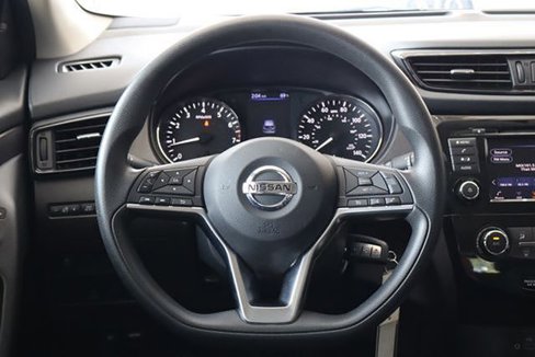Used 2019 Nissan Rogue Sport S image 16