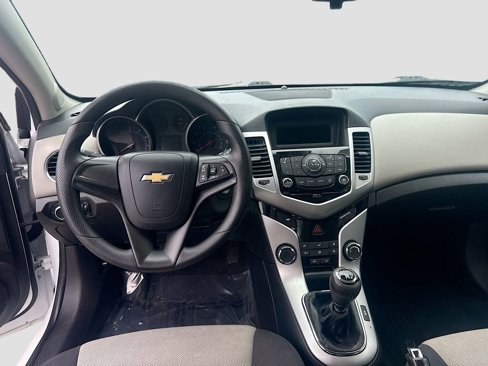 Used 2015 Chevrolet Cruze LS image 20