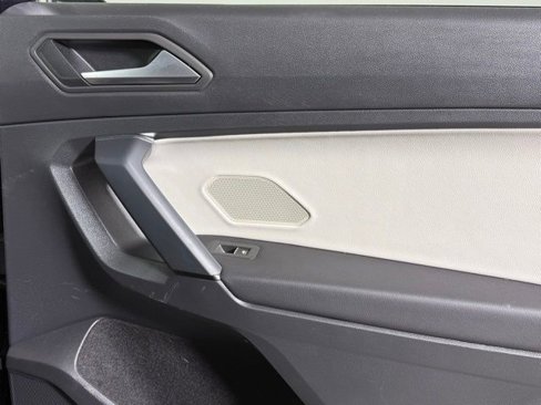 Used 2019 Volkswagen Tiguan SE w/ Panoramic Sunroof Package image 29