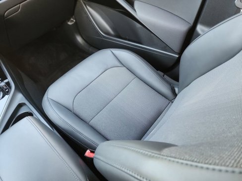 Used 2023 Kia Niro EX image 11