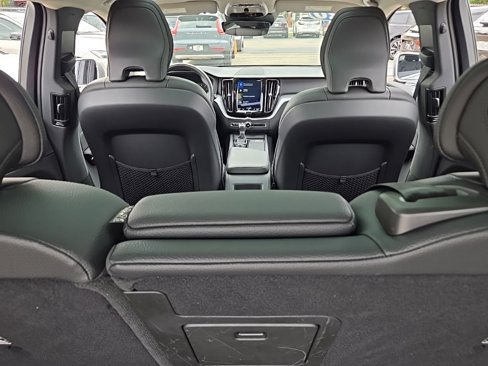 Used 2020 Volvo XC60 T5 Momentum w/ Protection Package Premier image 15