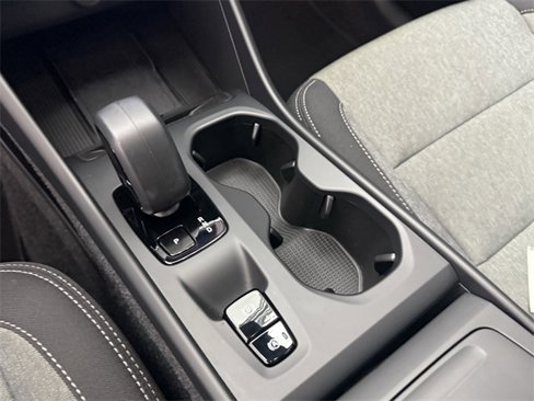 Certified 2025 Volvo XC40 B5 Core image 21