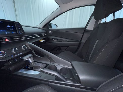 New 2025 Hyundai Elantra SE image 4
