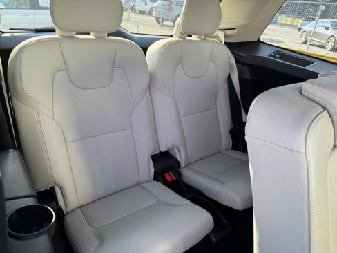 Used 2018 Volvo XC90 T5 Momentum image 12