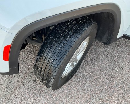 Used 2023 Jeep Grand Cherokee Laredo image 24
