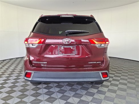 Used 2017 Toyota Highlander Limited image 9