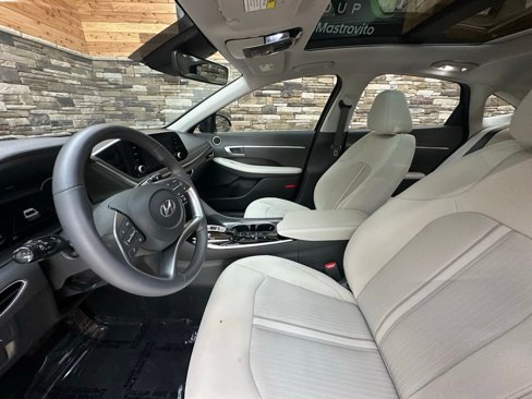 Used 2022 Hyundai Sonata SEL w/ Convenience Package image 11