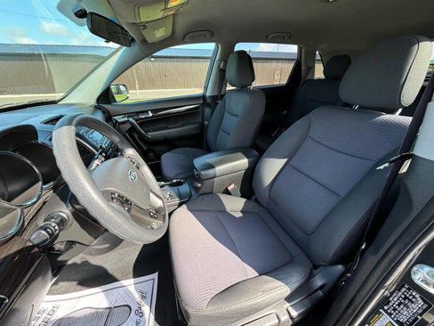 Used 2011 Kia Sorento LX image 9