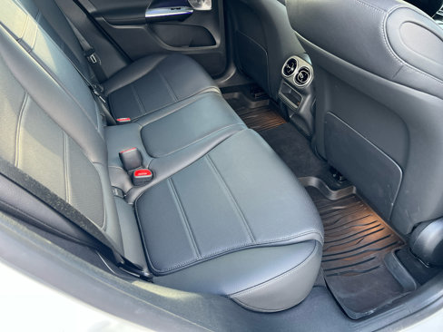 Used 2025 Mercedes-Benz GLC 300 4MATIC image 16
