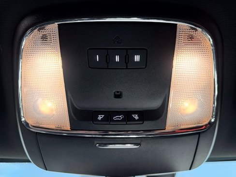 Used 2018 Jeep Grand Cherokee Altitude image 16