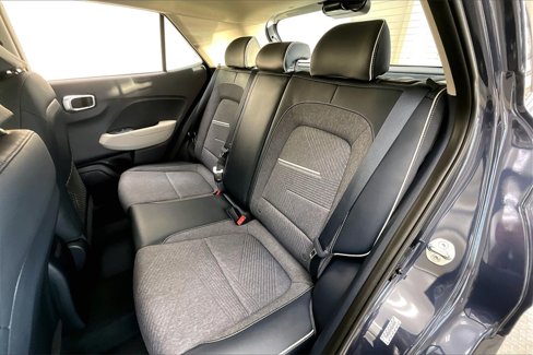 Used 2023 Hyundai Venue Limited image 27