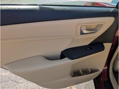 Used 2017 Toyota Camry XLE image 11