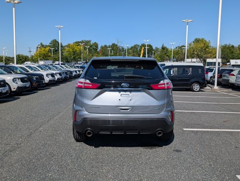 Certified 2020 Ford Edge SE image 4