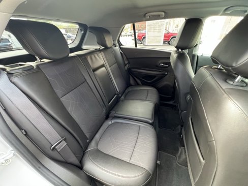 Used 2022 Chevrolet Trax LT w/ Redline Edition image 19