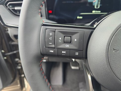 New 2025 Nissan Kicks SR w/ SR Premium Package image 28