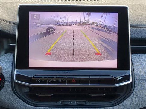 Certified 2024 Jeep Compass Latitude image 23