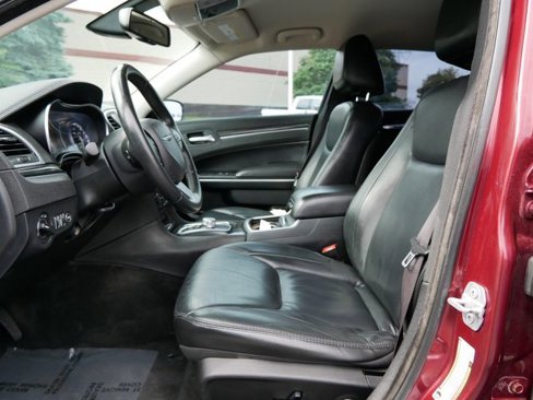 Used 2016 Chrysler 300 Limited image 12